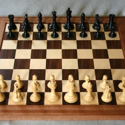 фото игра в шахматы для постояльцев